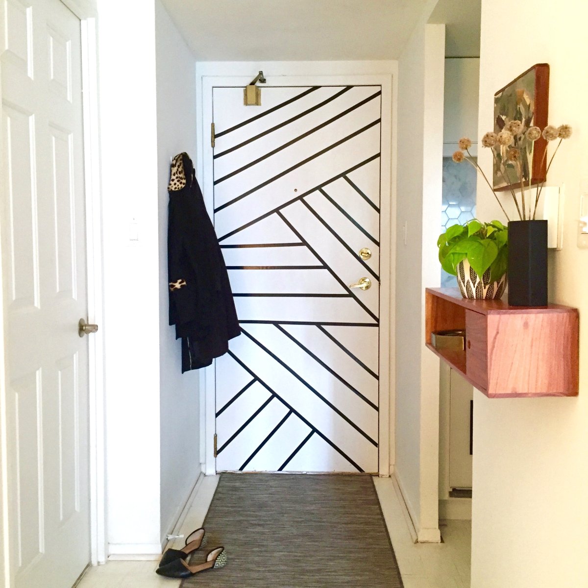 Яркая прихожая