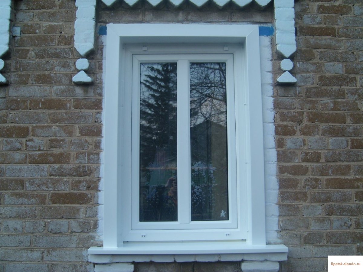 Металлический отлив сверху и снизу окна