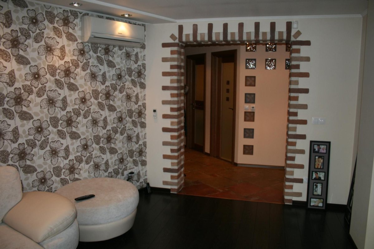 Арка из белых кирпичиков декоративных