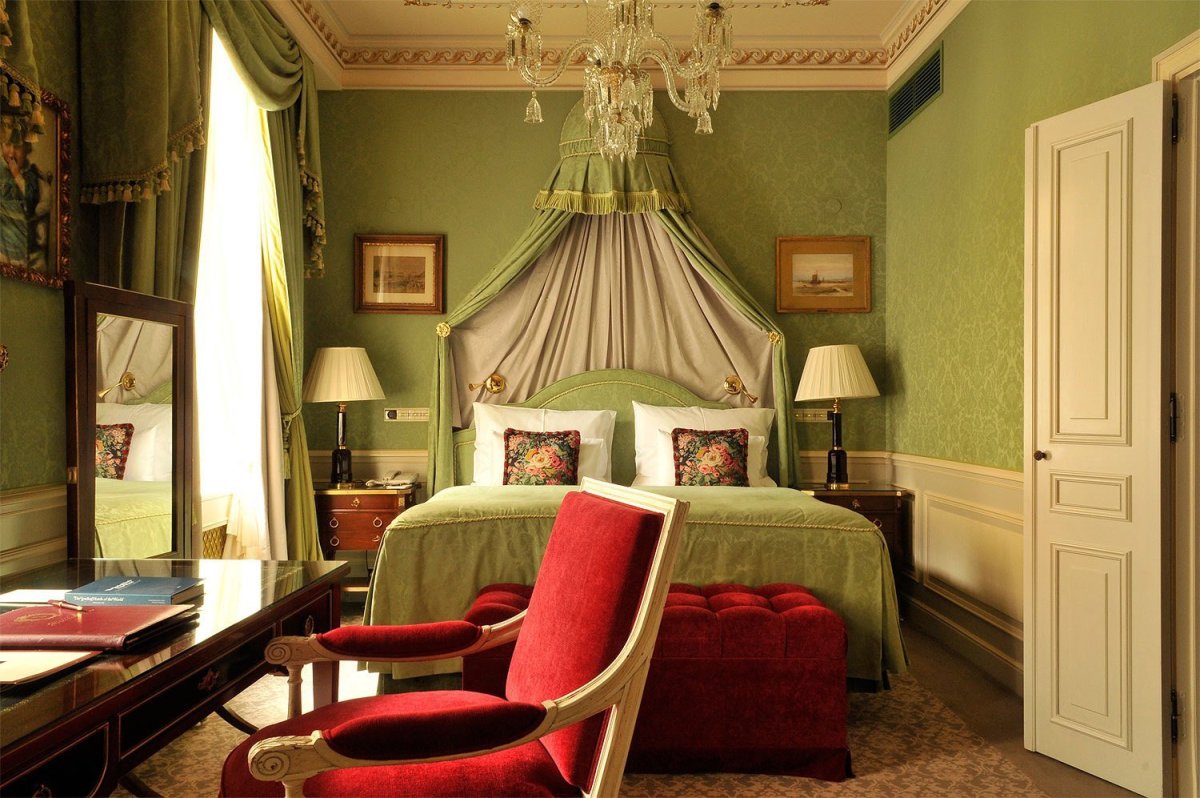 Шторы в английском стиле для спальни