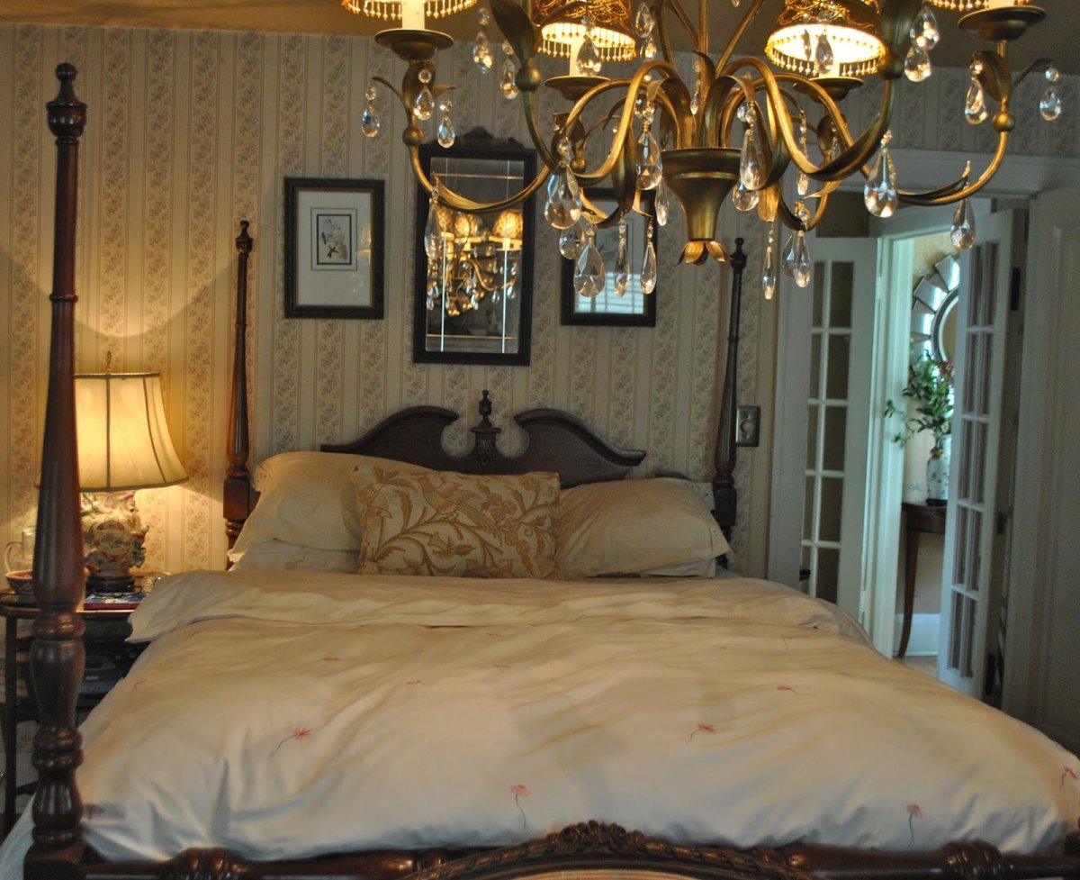 Серо голубая спальня