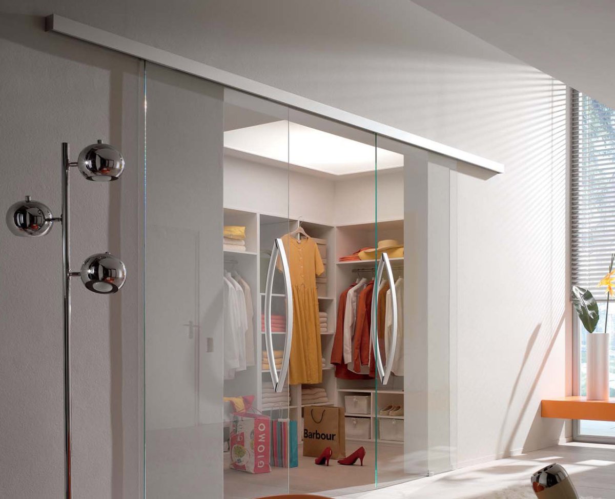 Двери в гардеробную раздвижные зеркальные