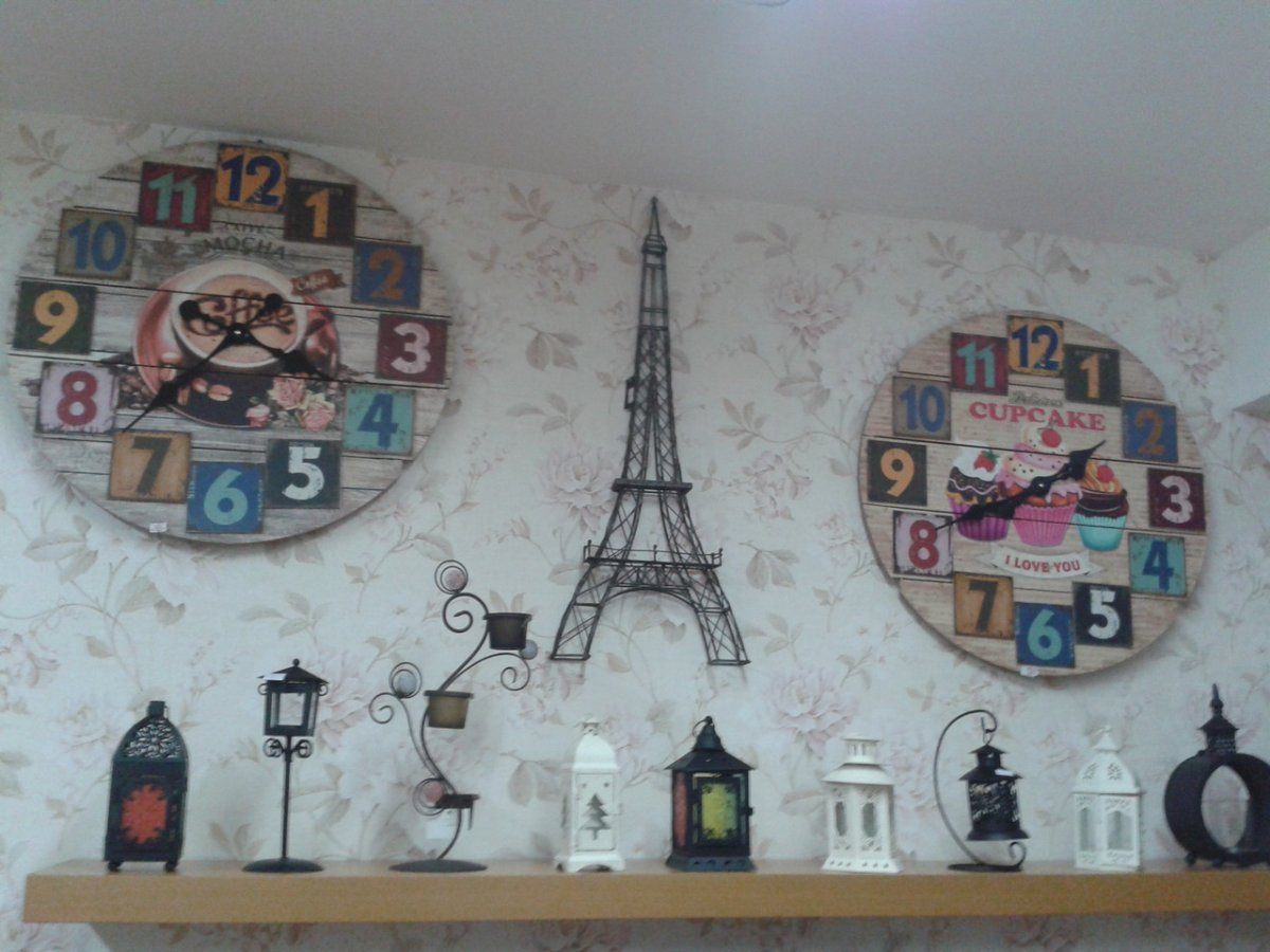 Настенные часы в интерьере кухни