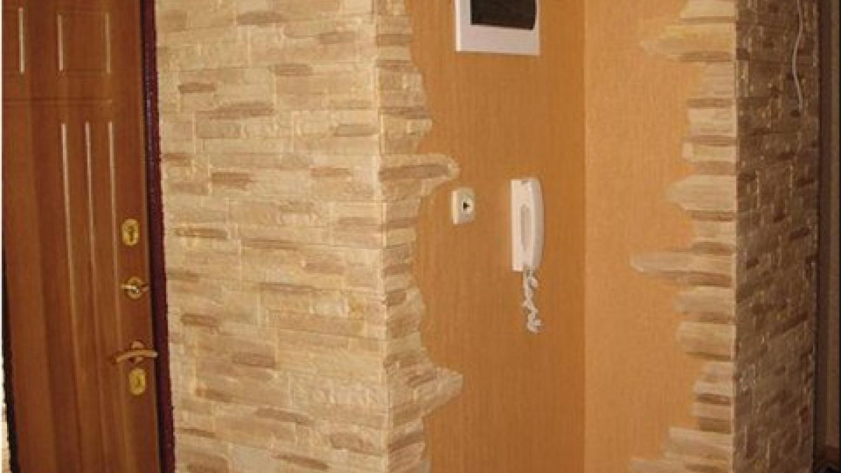 Отделка дверного проема декоративным камнем