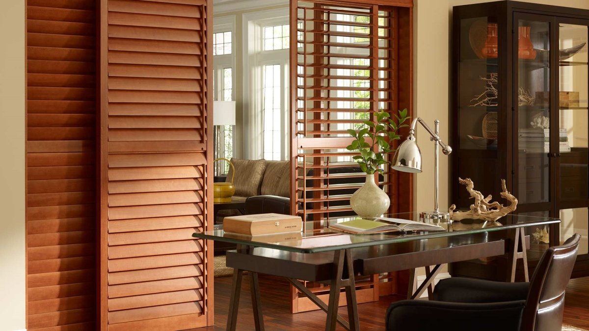 Крепление жалюзийных дверей