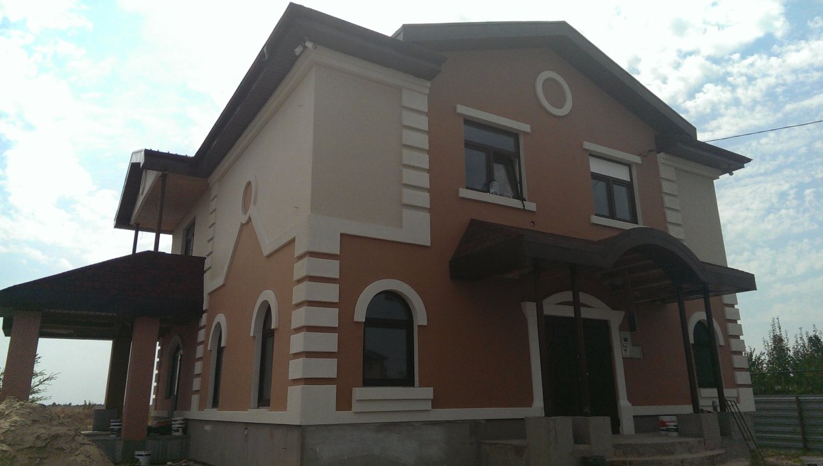 Фасад из мраморной крошки