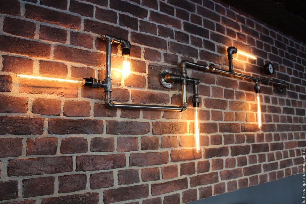 Кирпичная стена с подсветкой