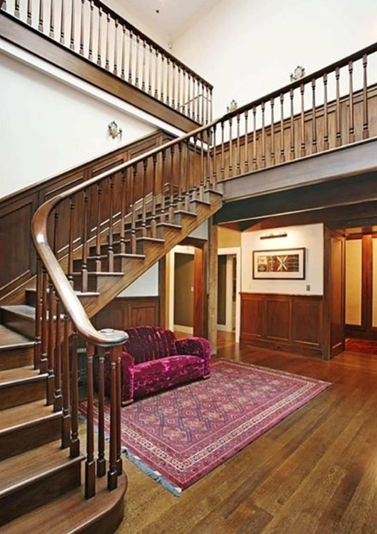 Двухуровневая гостиная