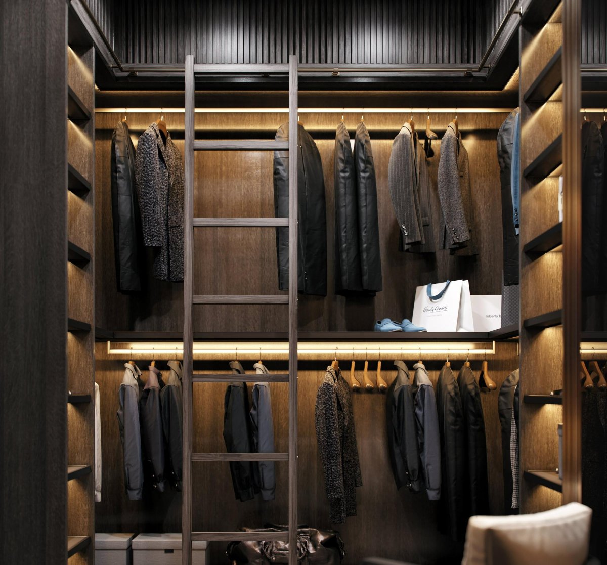 Стеклянные перегородки для гардеробной