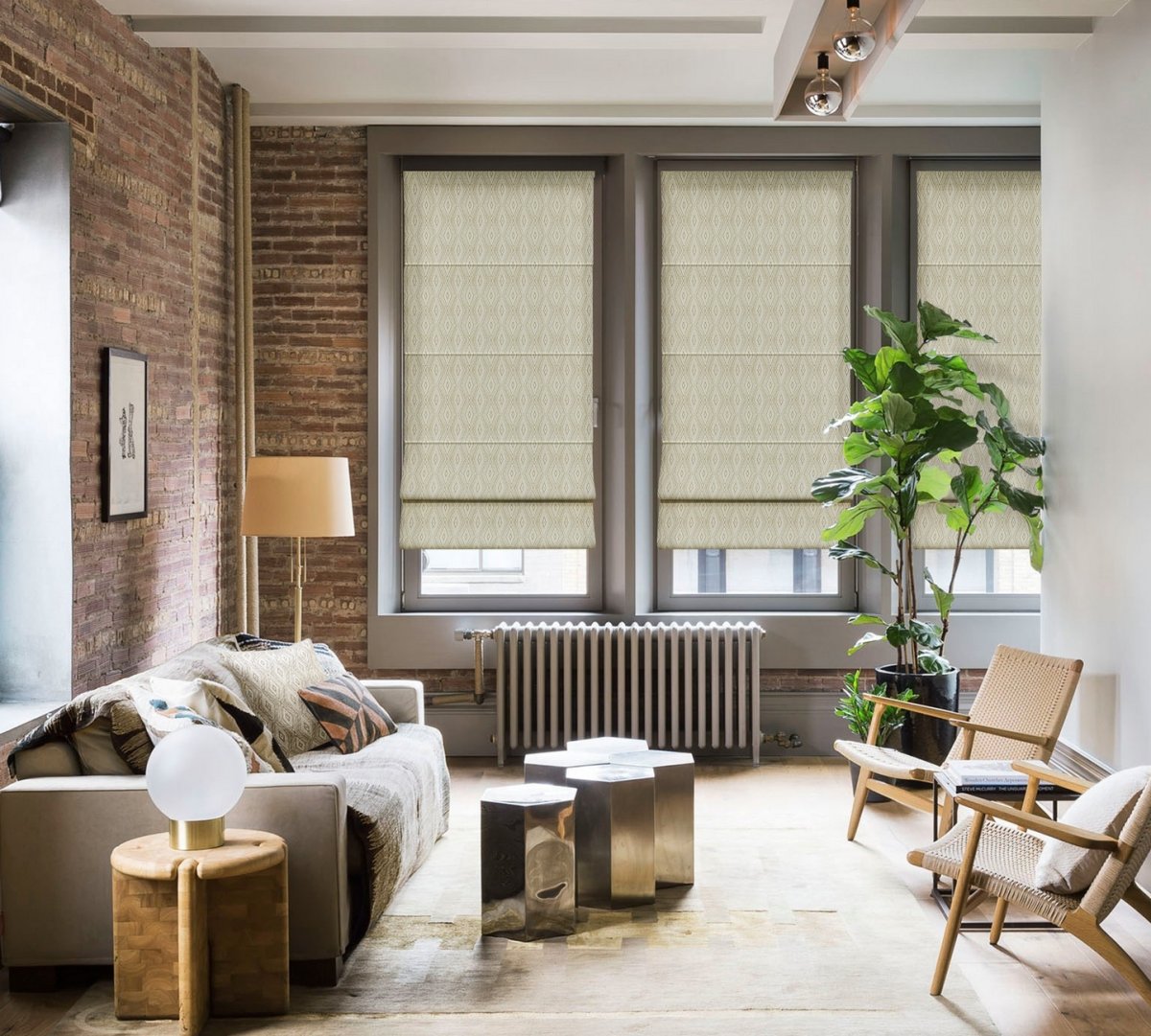 Серые шторы в интерьере лофт
