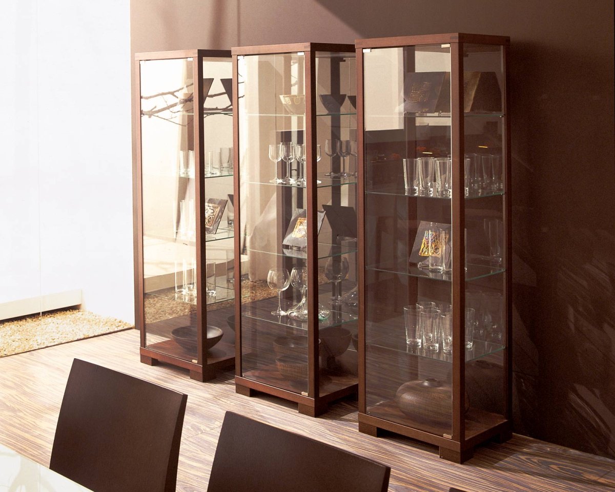 Книжный шкаф в классическом стиле