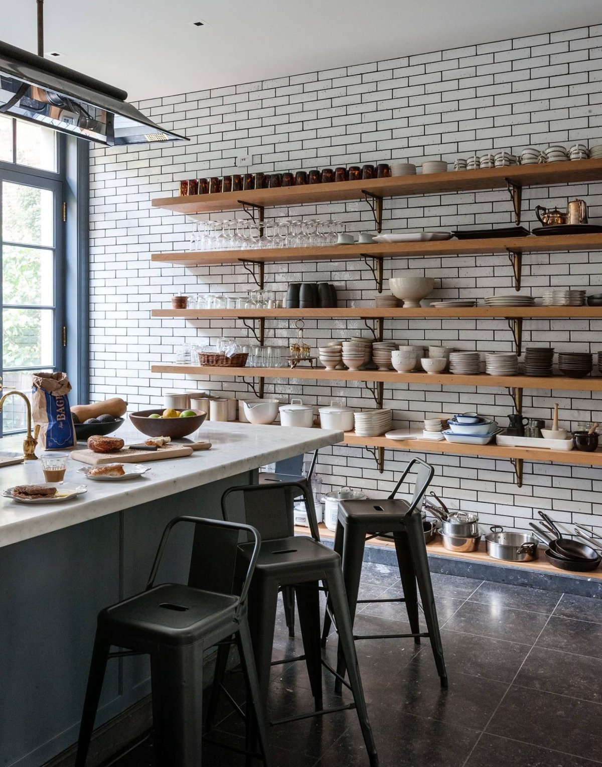 Стеллаж на кухню в стиле лофт