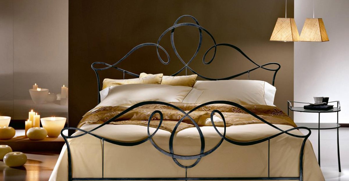 Люстра к металлической кровати