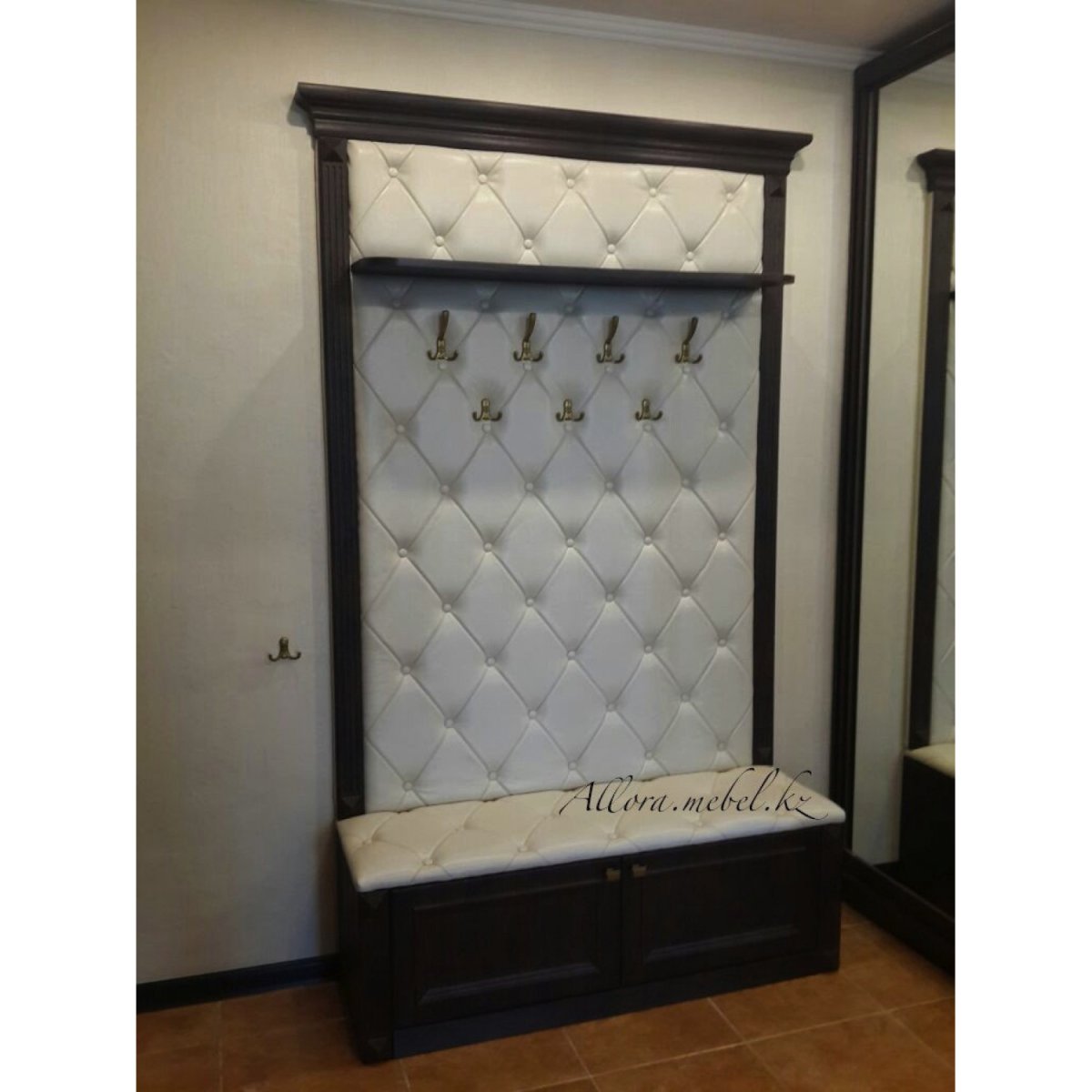 Мягкая накладка в прихожую