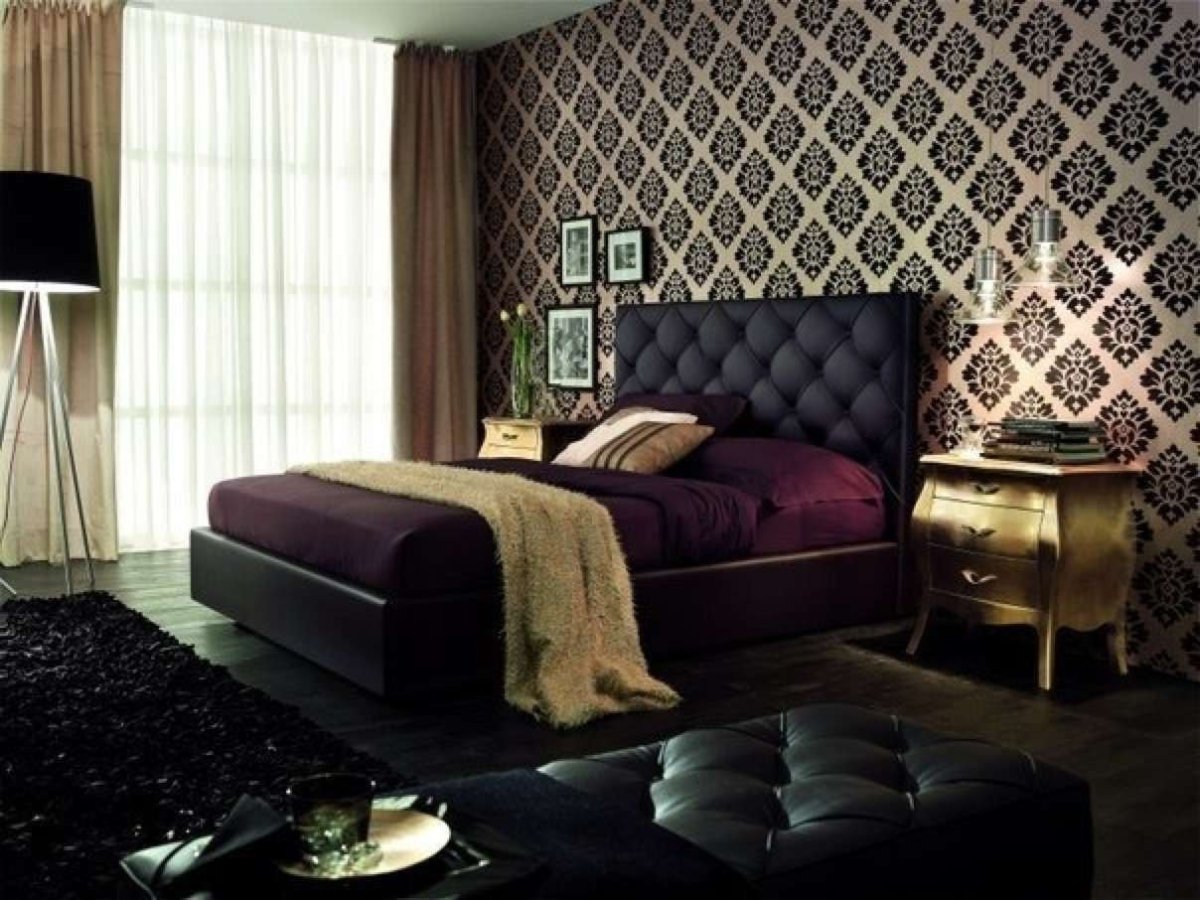 Черная стена в спальне