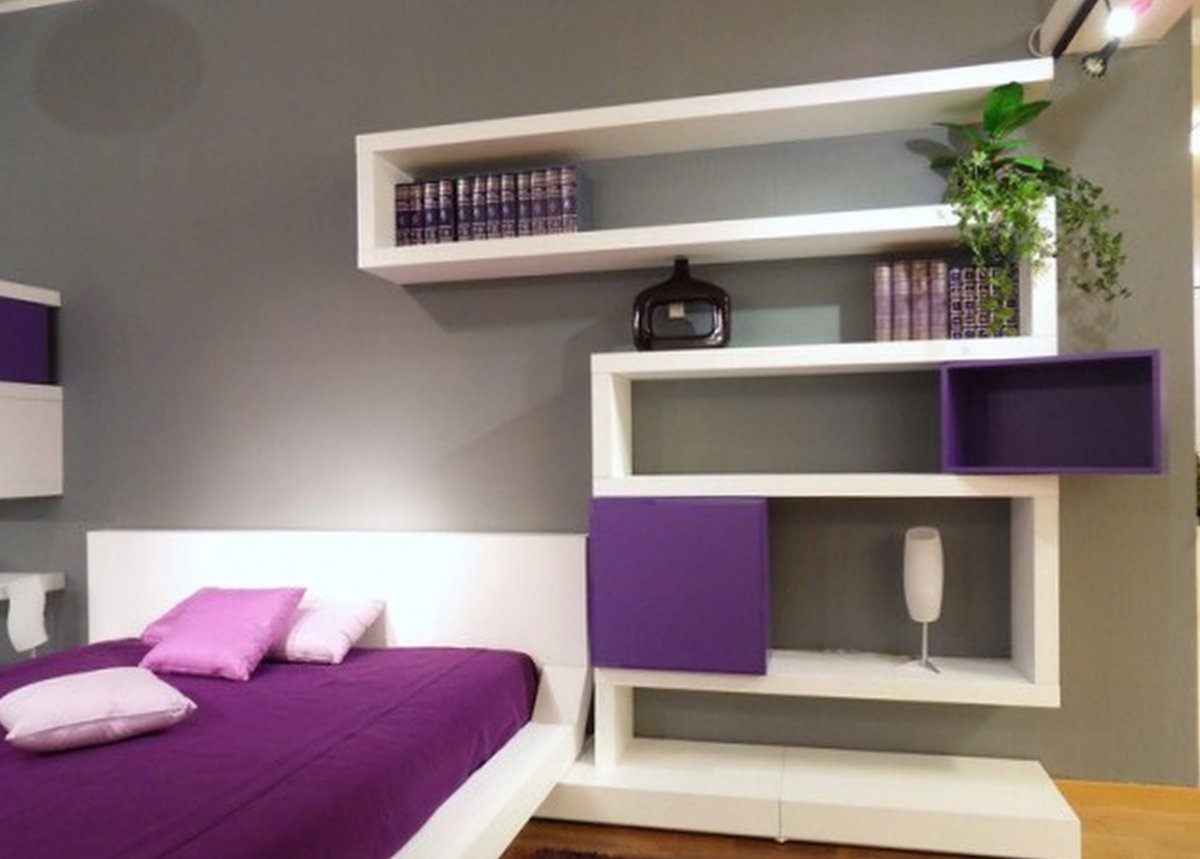 Полочки в спальню