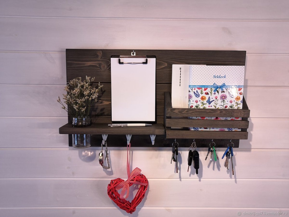 Угловые полочки в прихожую