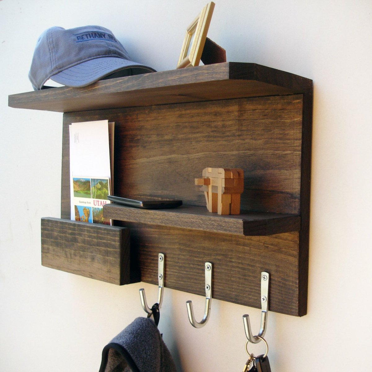 Полка в прихожую для мелочей