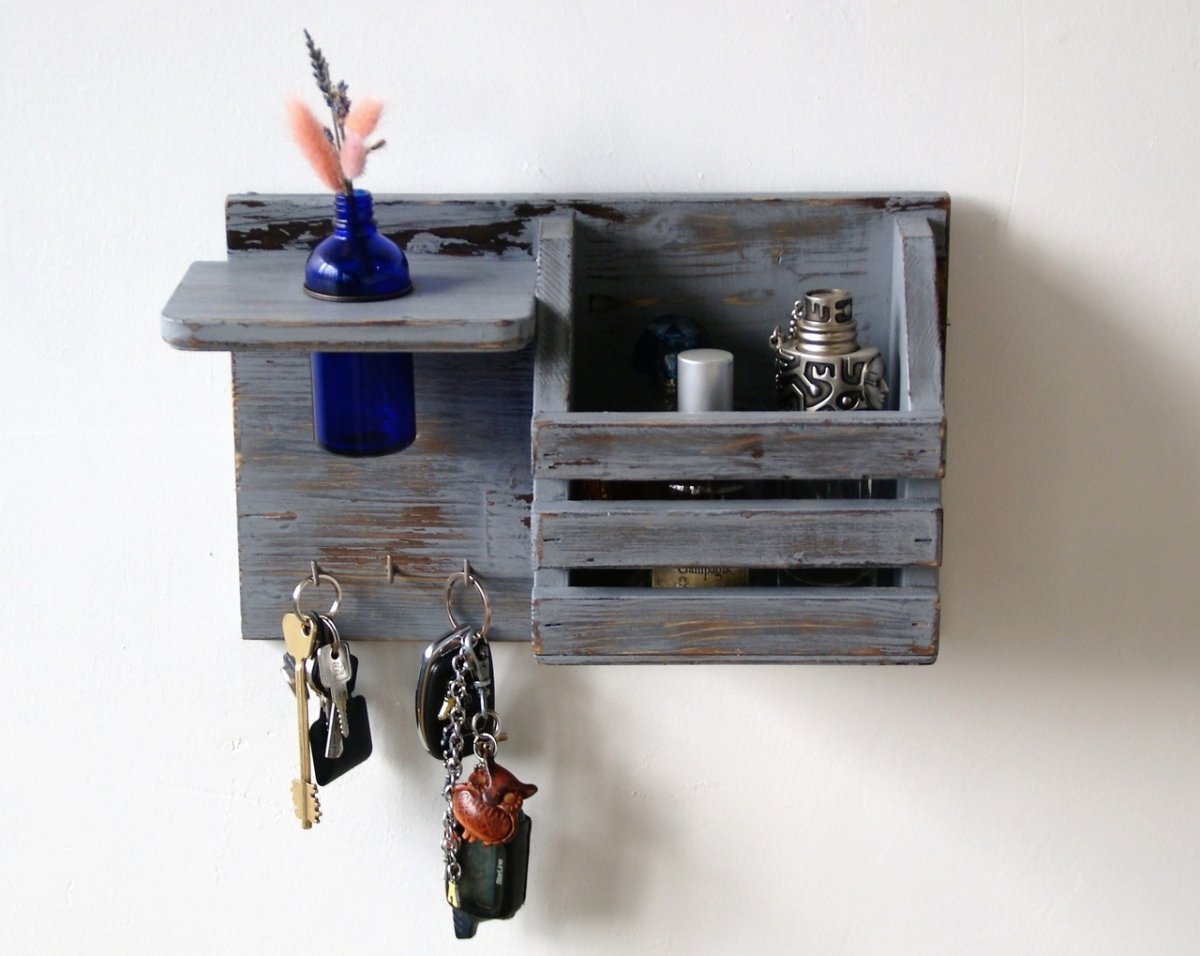 Полка ключница в прихожую