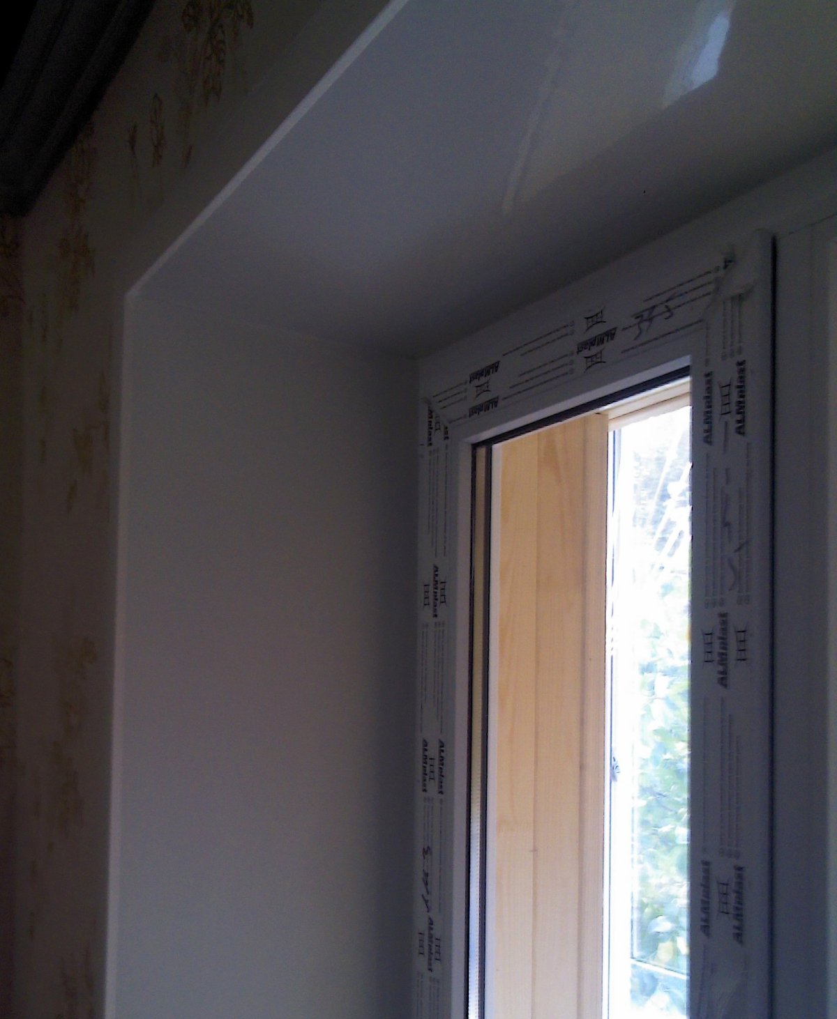 Плитка на откосы окна