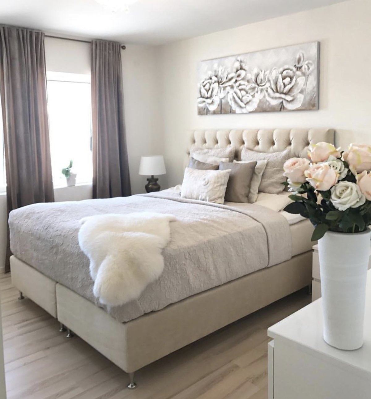 Спальня цвета шампанского