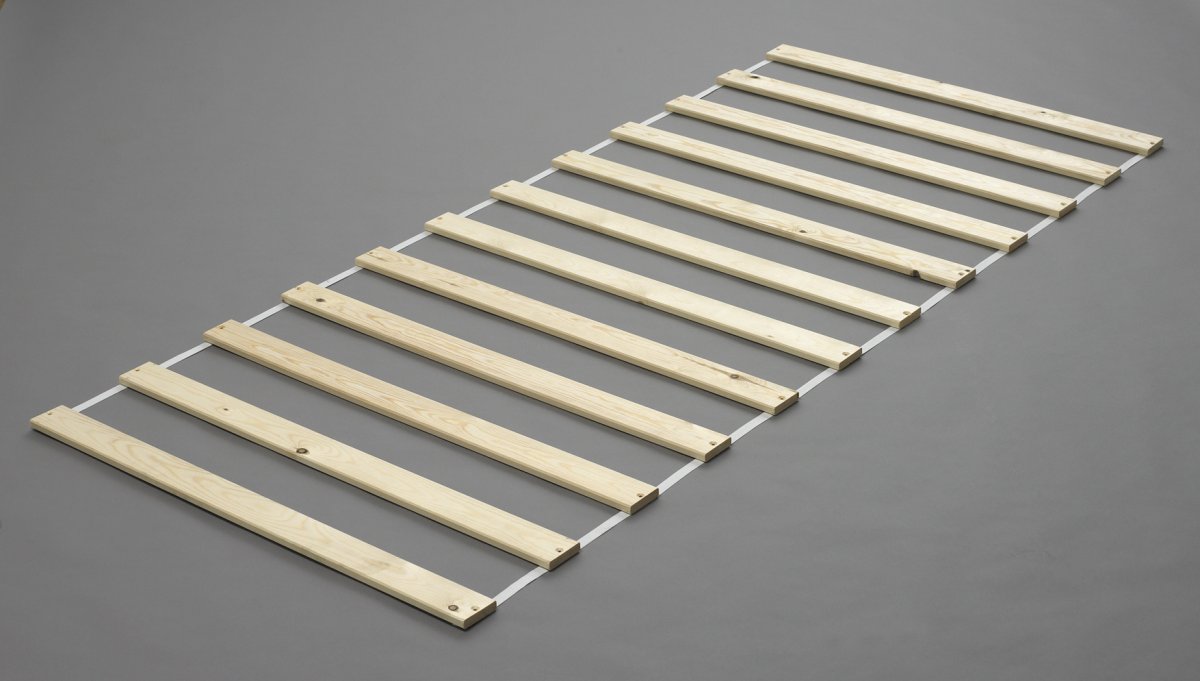 Рейки в изголовье кровати