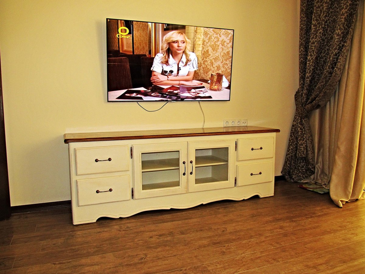 Тумба под телевизор в стиле Прованс