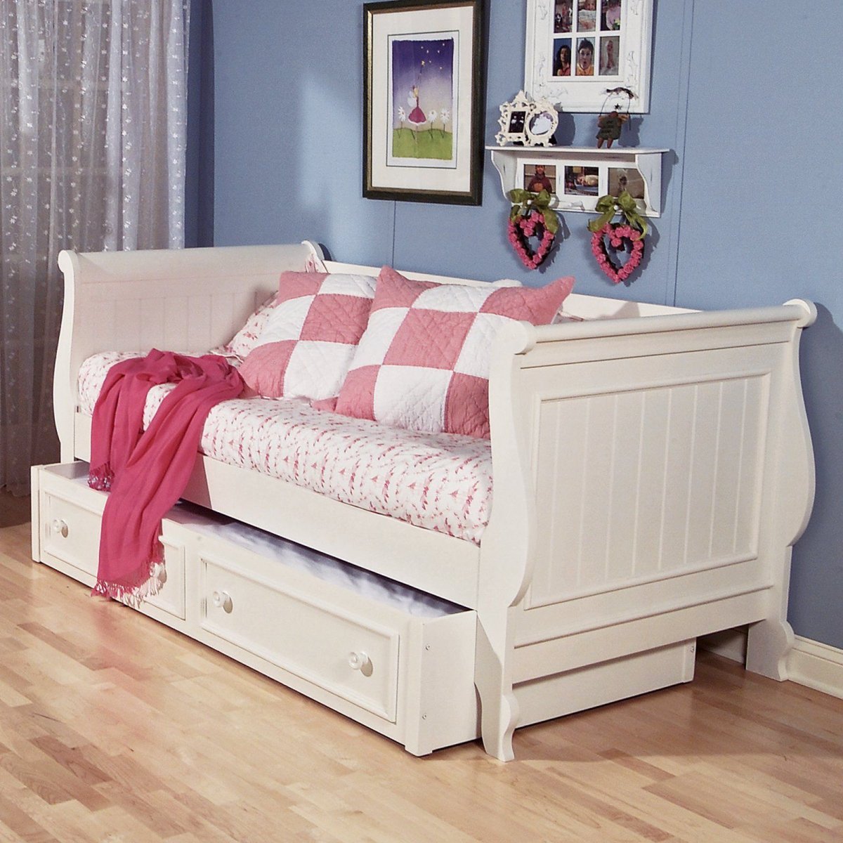 Детская кровать для девочки