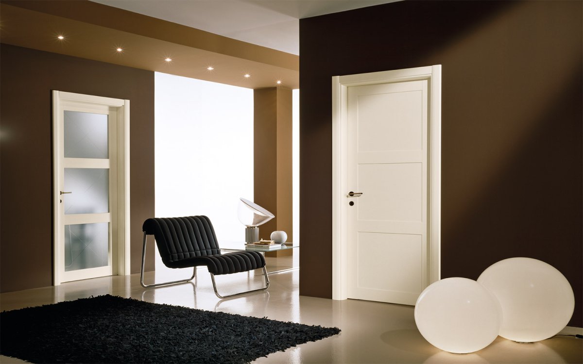 Серые двери в интерьере