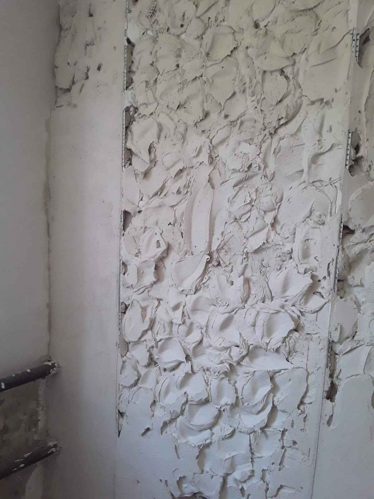 Декоративная штукатурка на двери