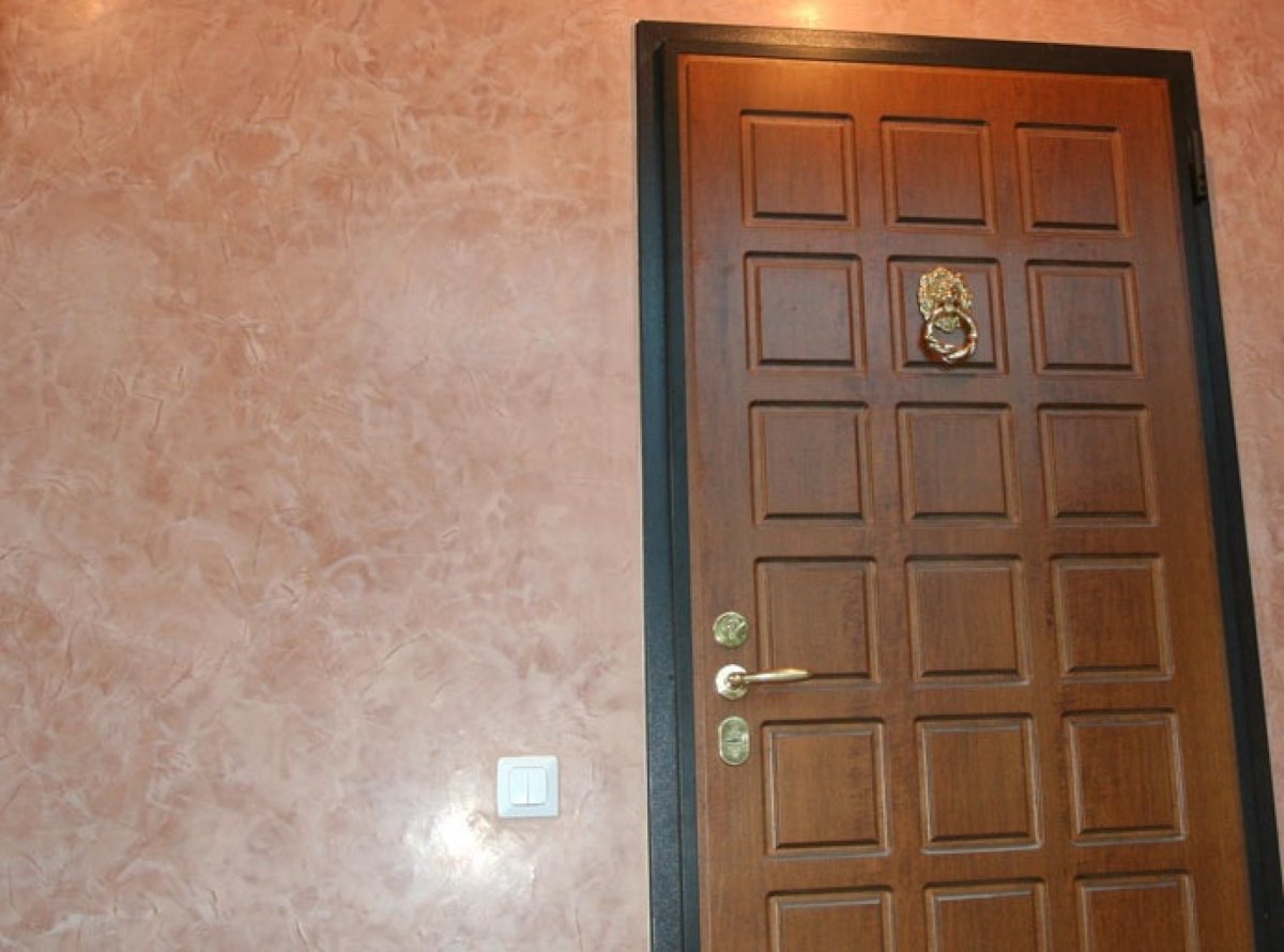 Декоративная отделка откосов дверных