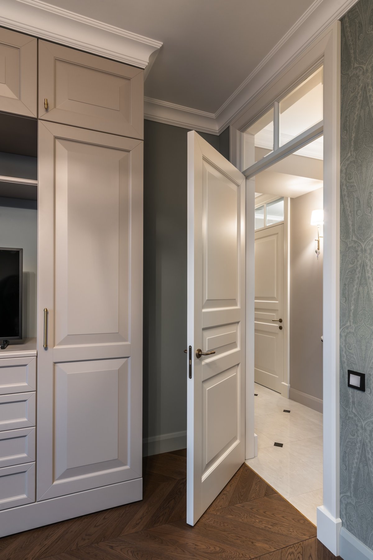 Двери Волховец с фрамугой