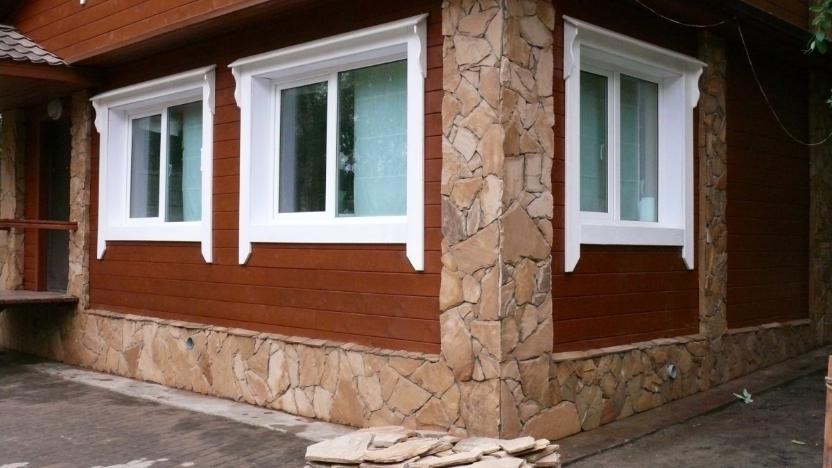 Дом с отделкой камнем