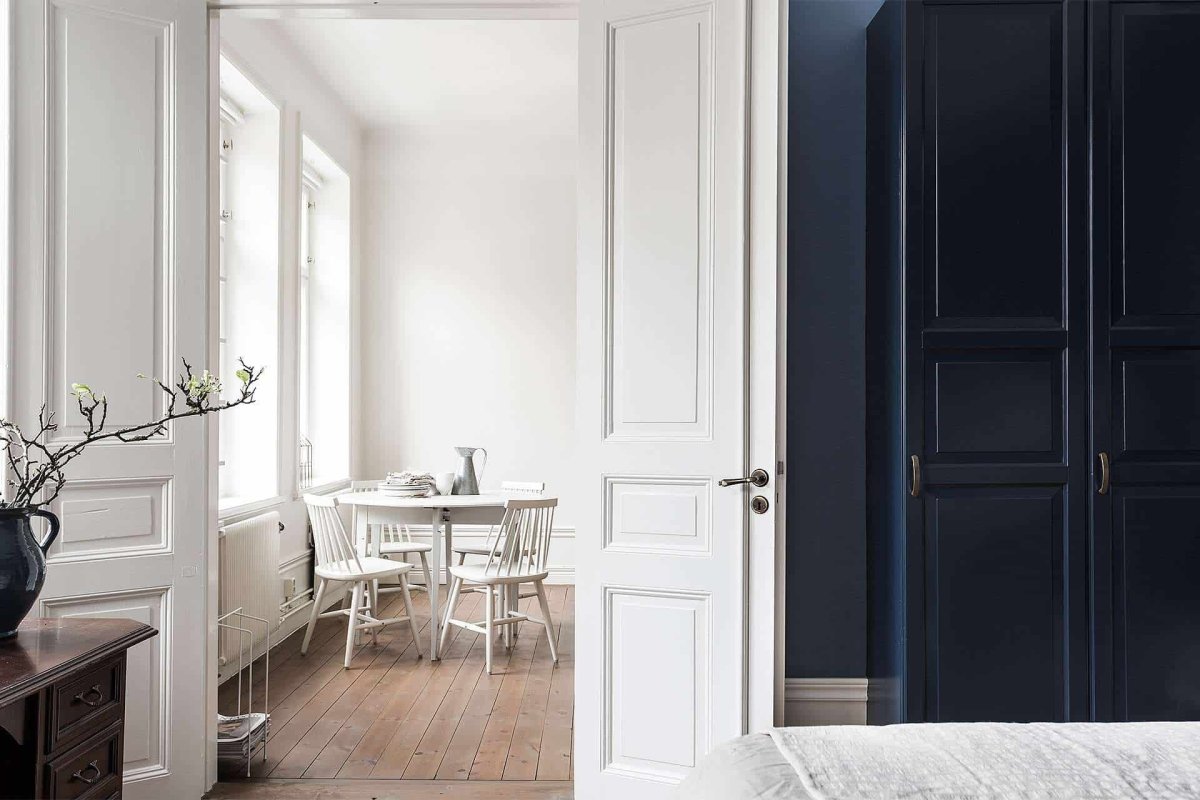 Черные двери в интерьере
