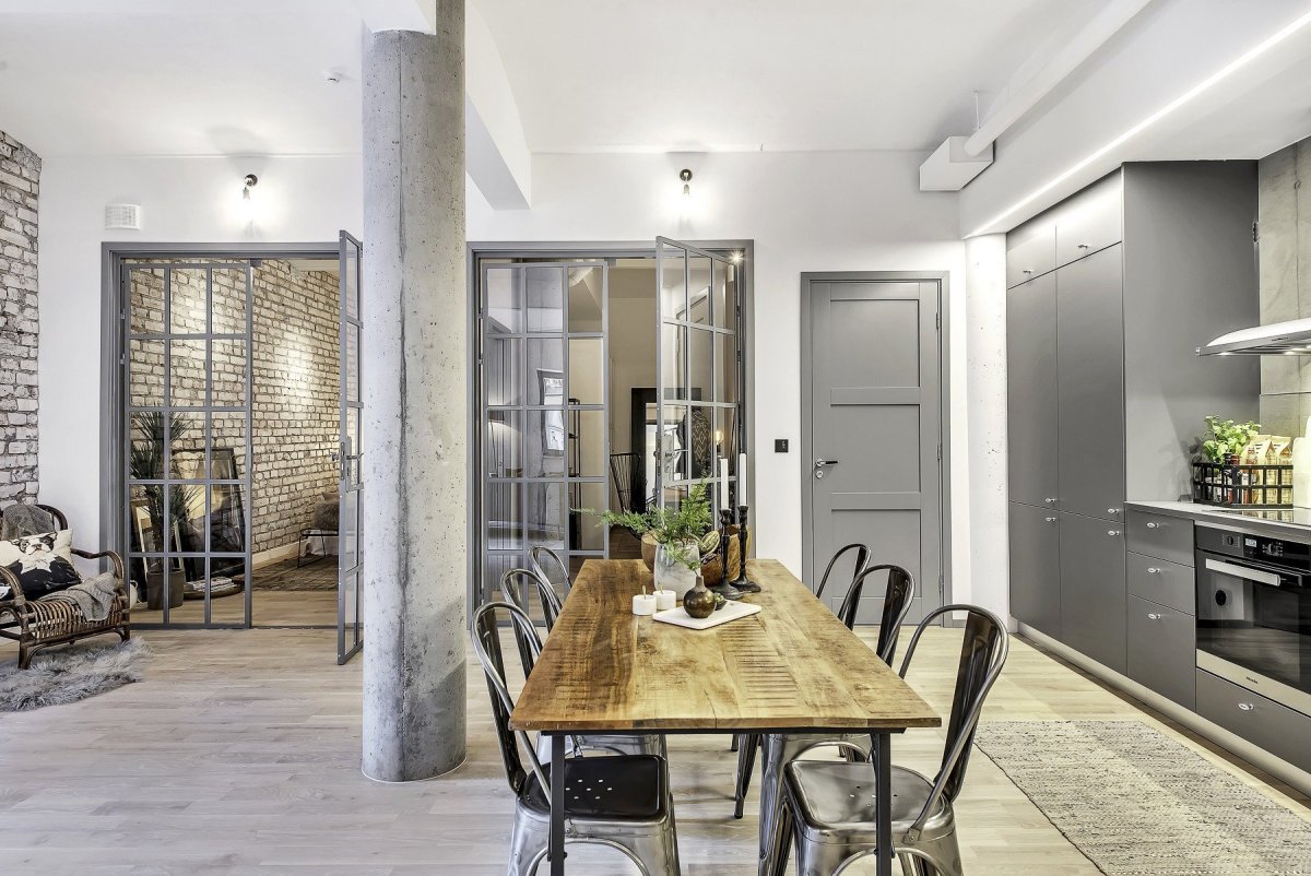 Входные двери лофт в интерьере