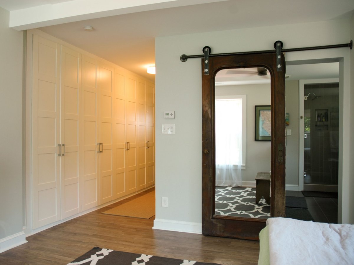 Раздвижные межкомнатные двери с зеркалом