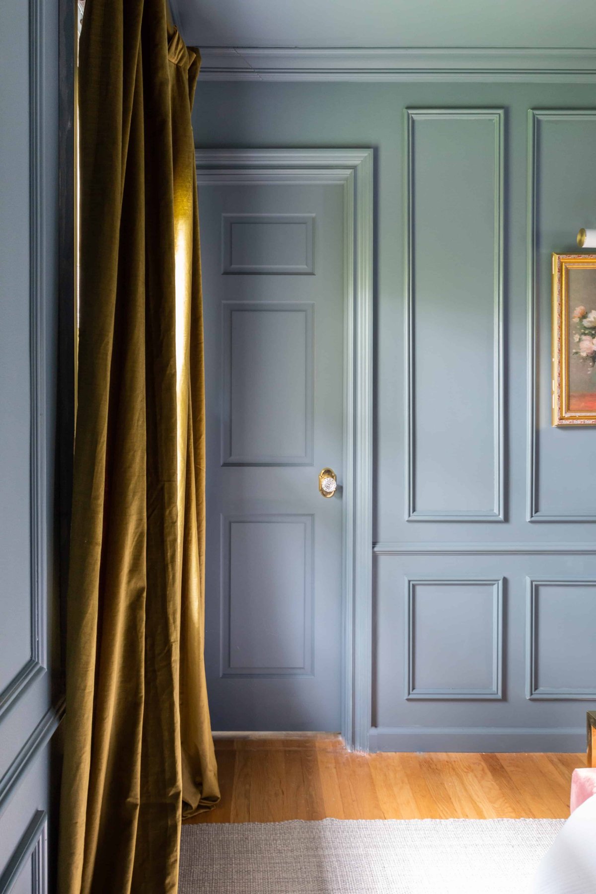 Двери в цвет стен