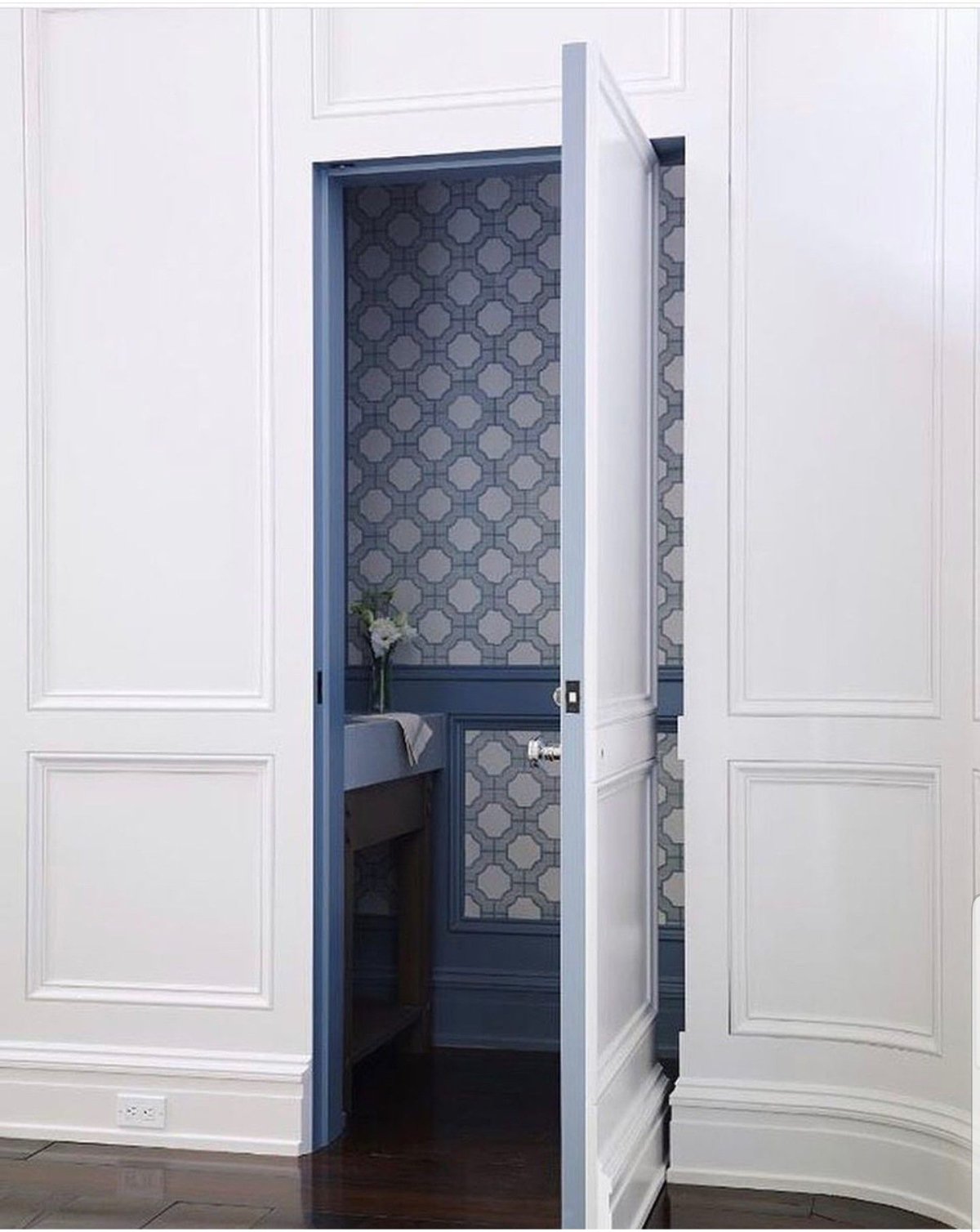 Потайная дверь