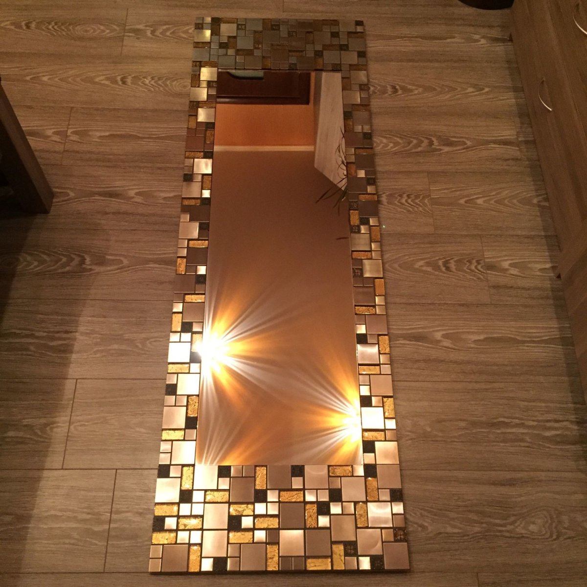 Рельефные элементы в коридоре