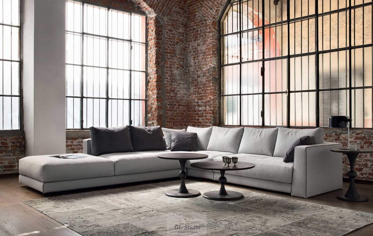 Длинный диван в интерьере