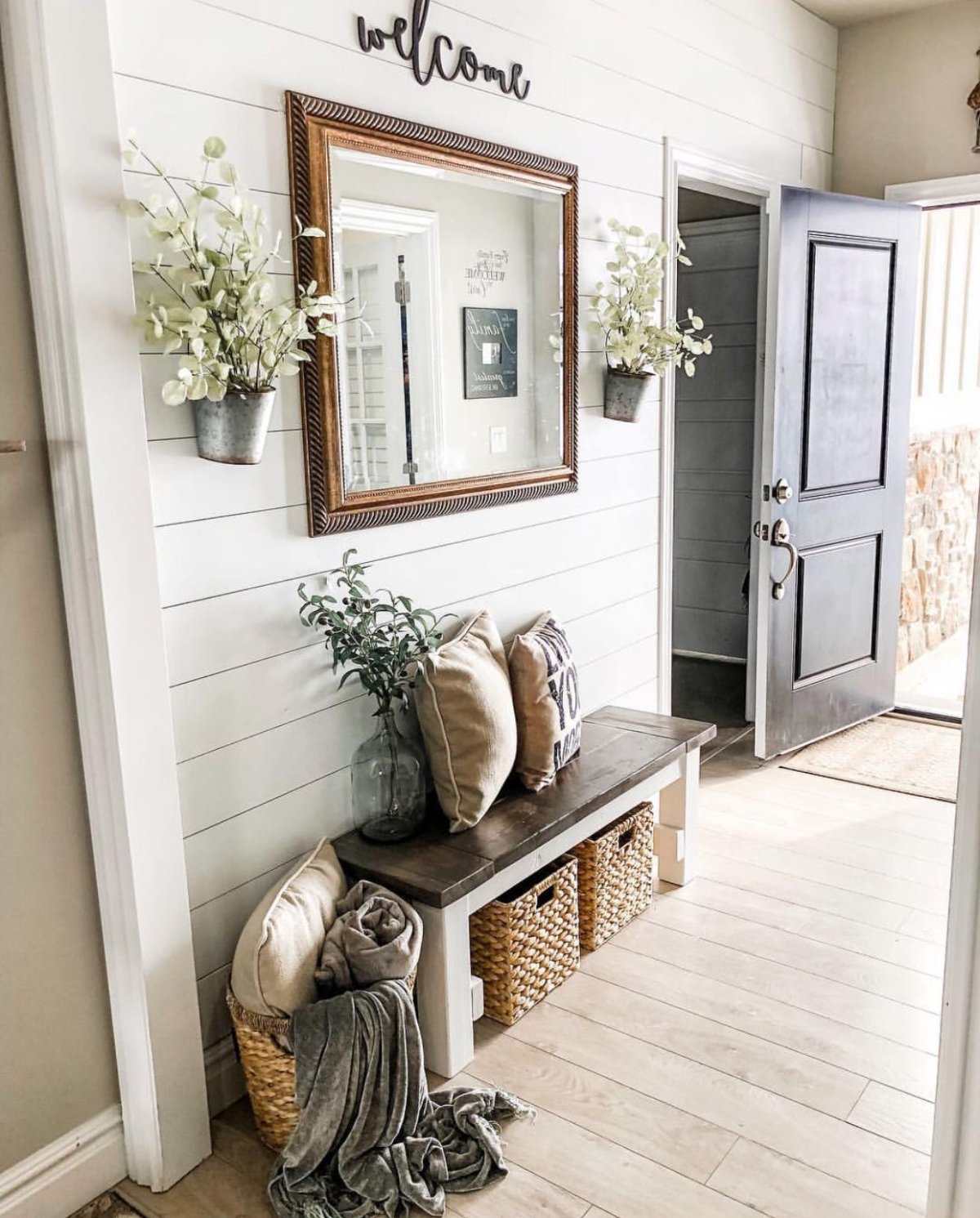 Коридор в деревенском стиле