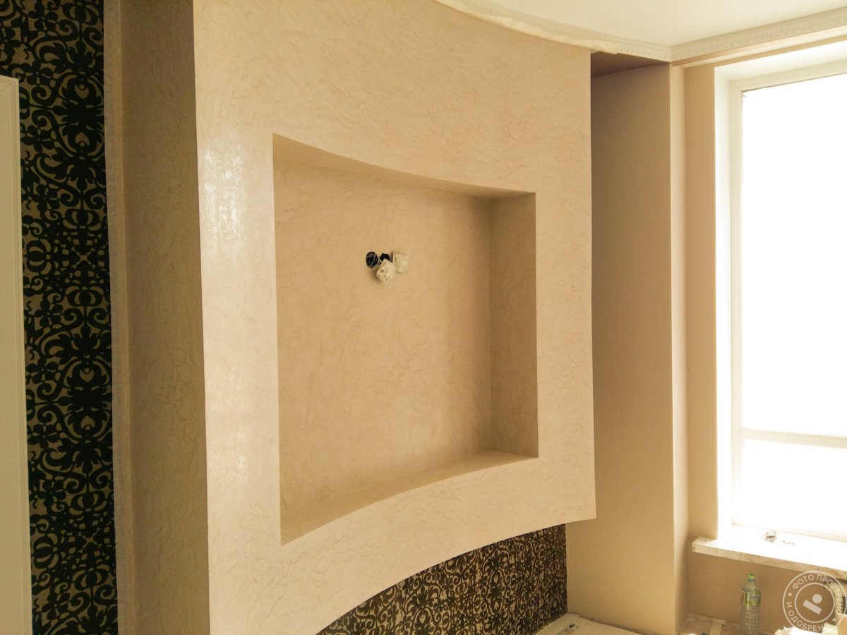 Ниша с декоративной штукатуркой