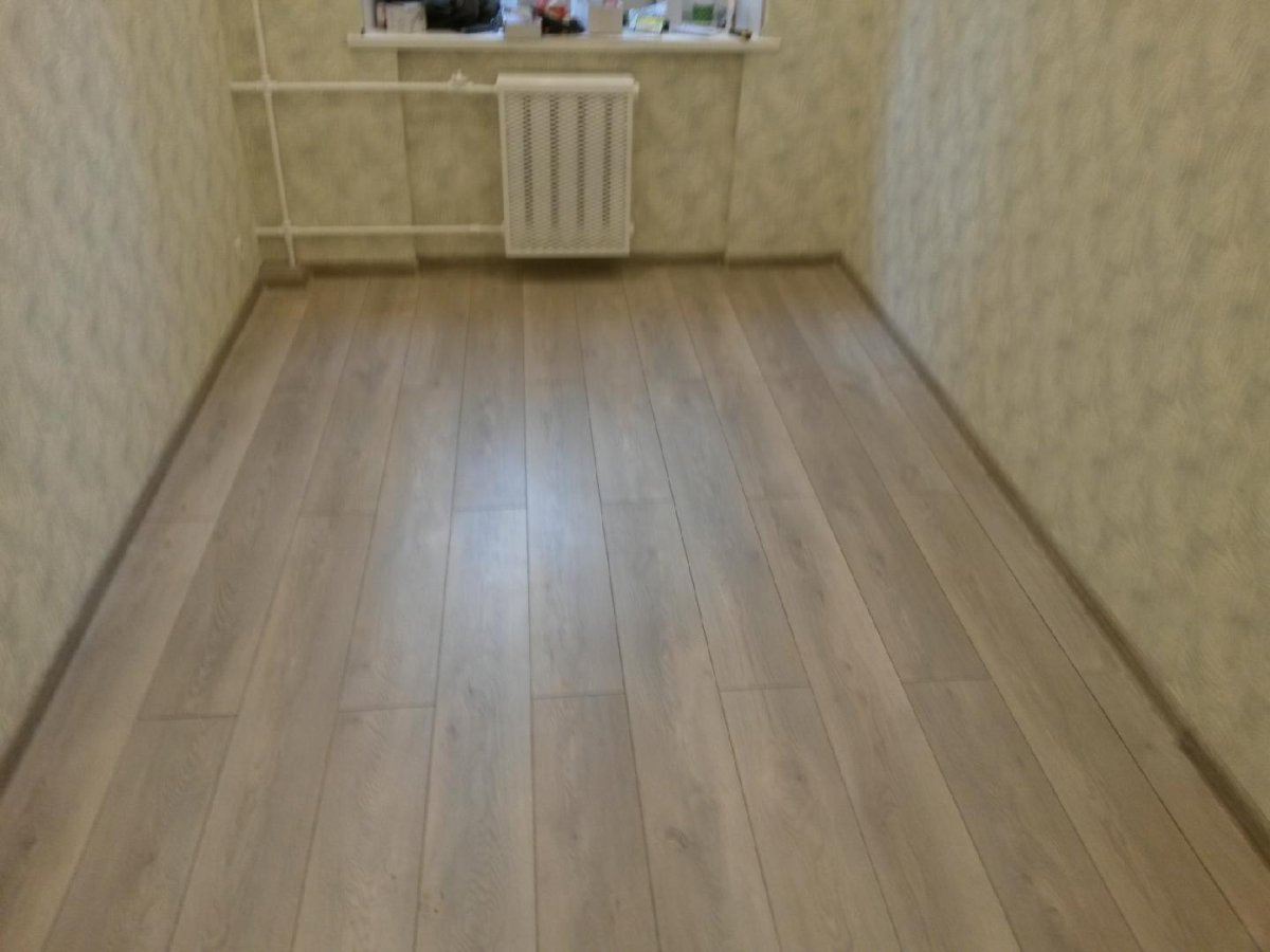 Ламинат вдоль