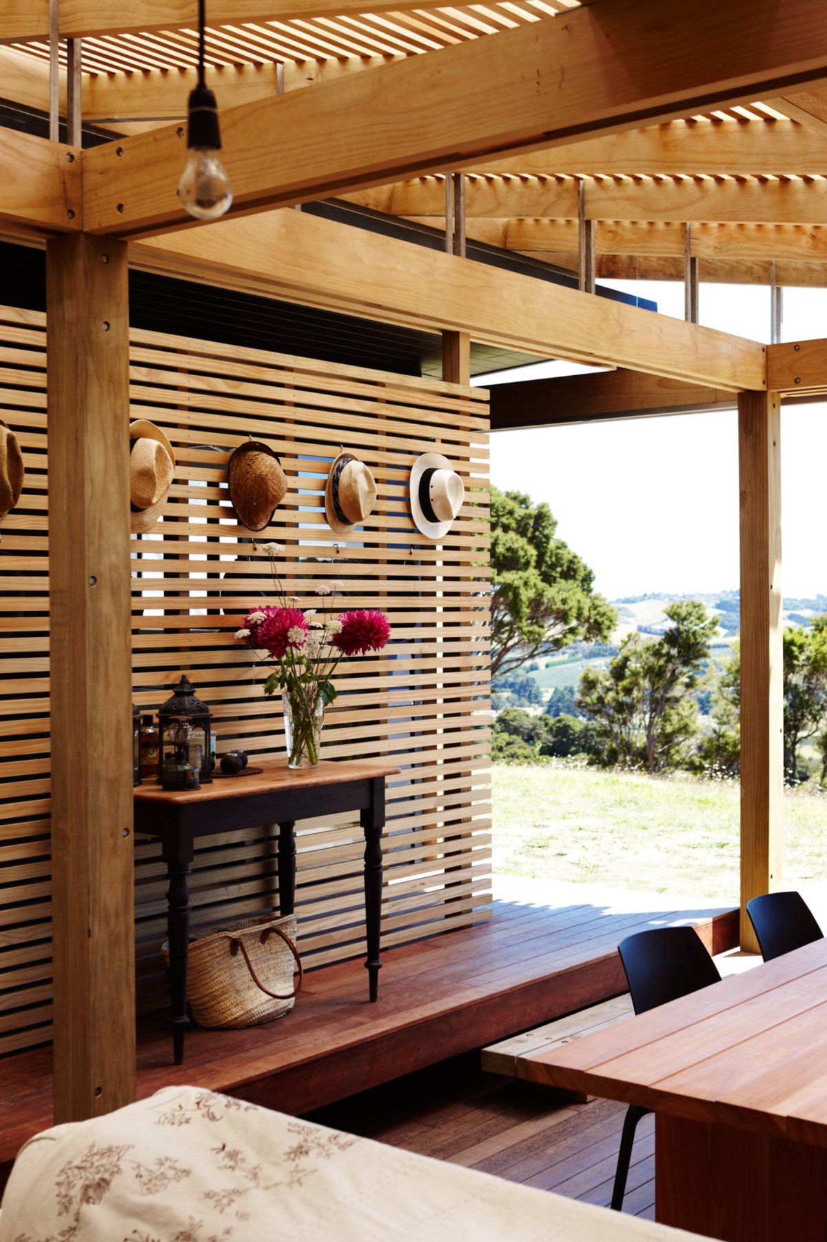 Потолок веранды из дерева