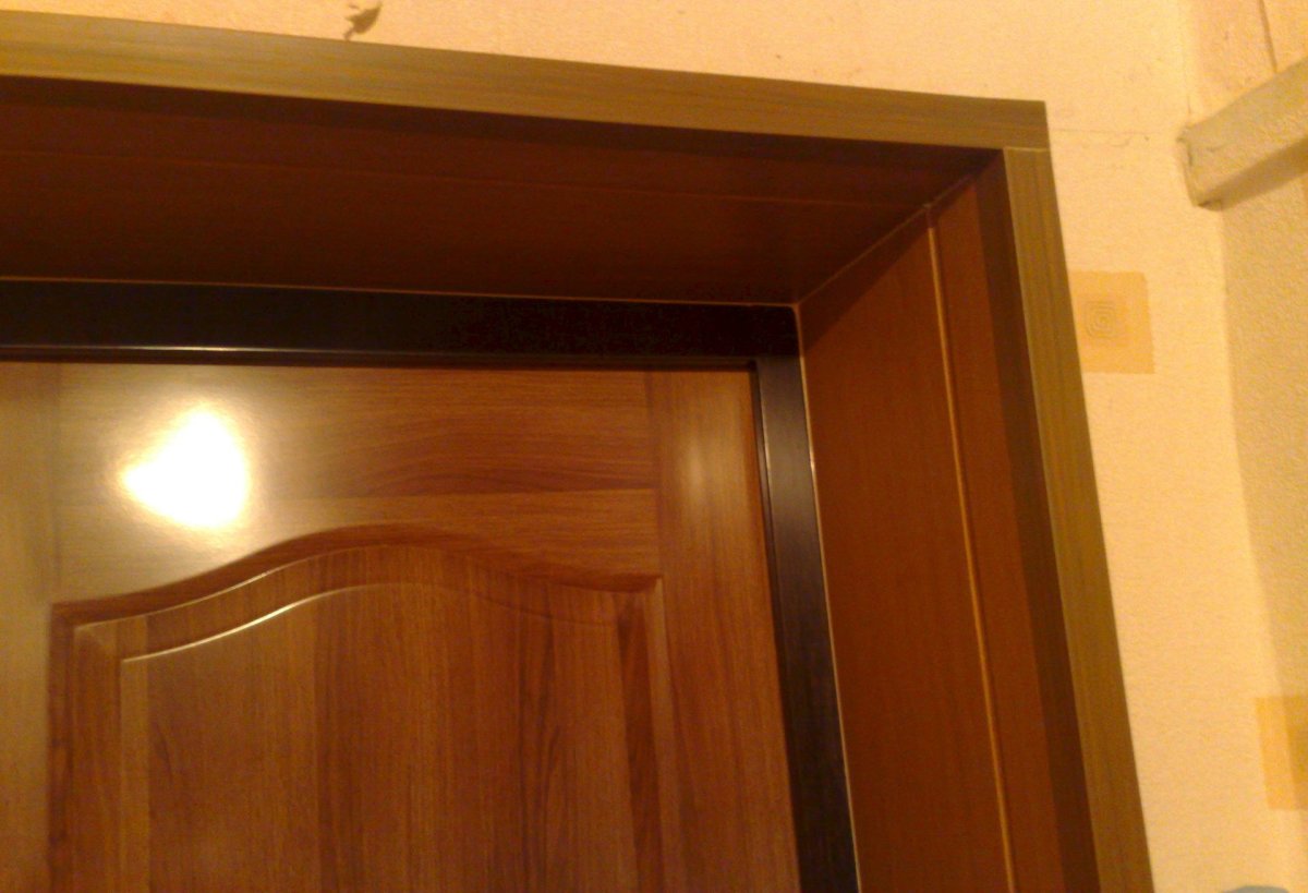 Заделываем дверной откос