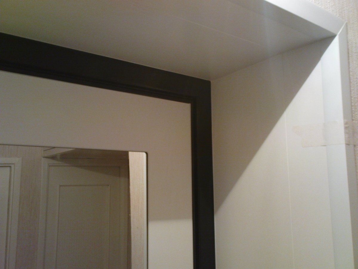 Отделка дверного проема декоративным камнем