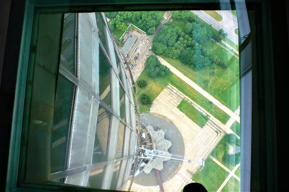 Стеклянный пол в Останкино