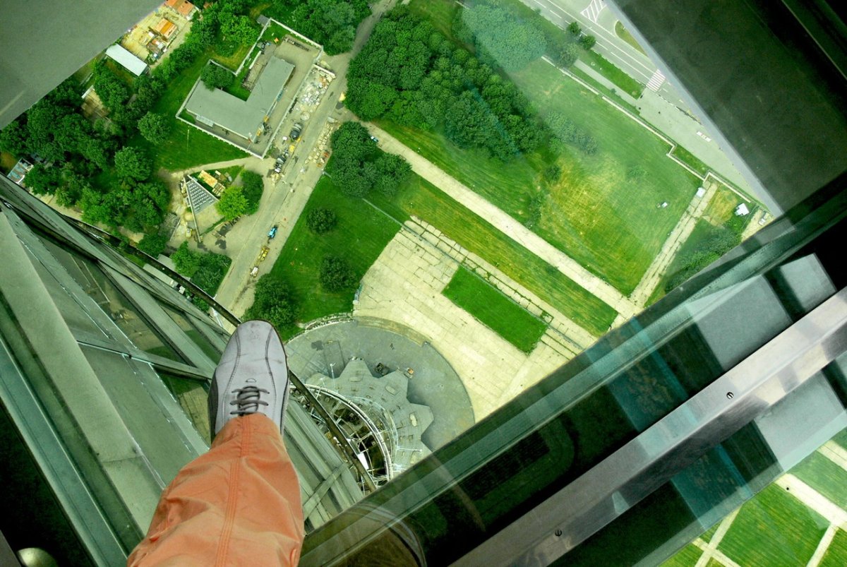 Стеклянный пол в Останкино