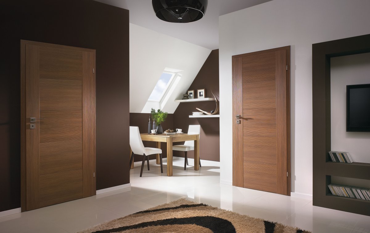 Деревянные двери в интерьере