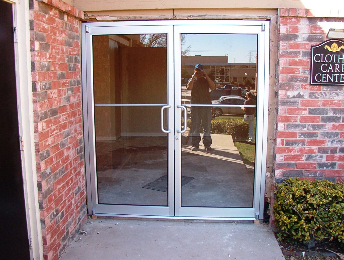 Входные двойные двери алюминиевые